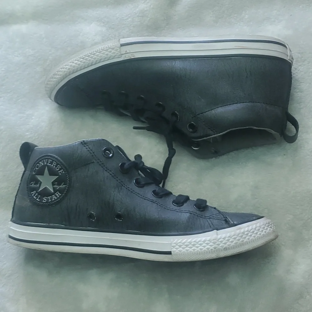 Converse Chuck Taylor leather low tops